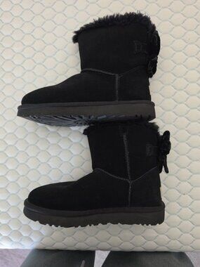 UGG Mini Bailey Bow II Boots Womens 6 Black Suede Velvet Bow 1138172